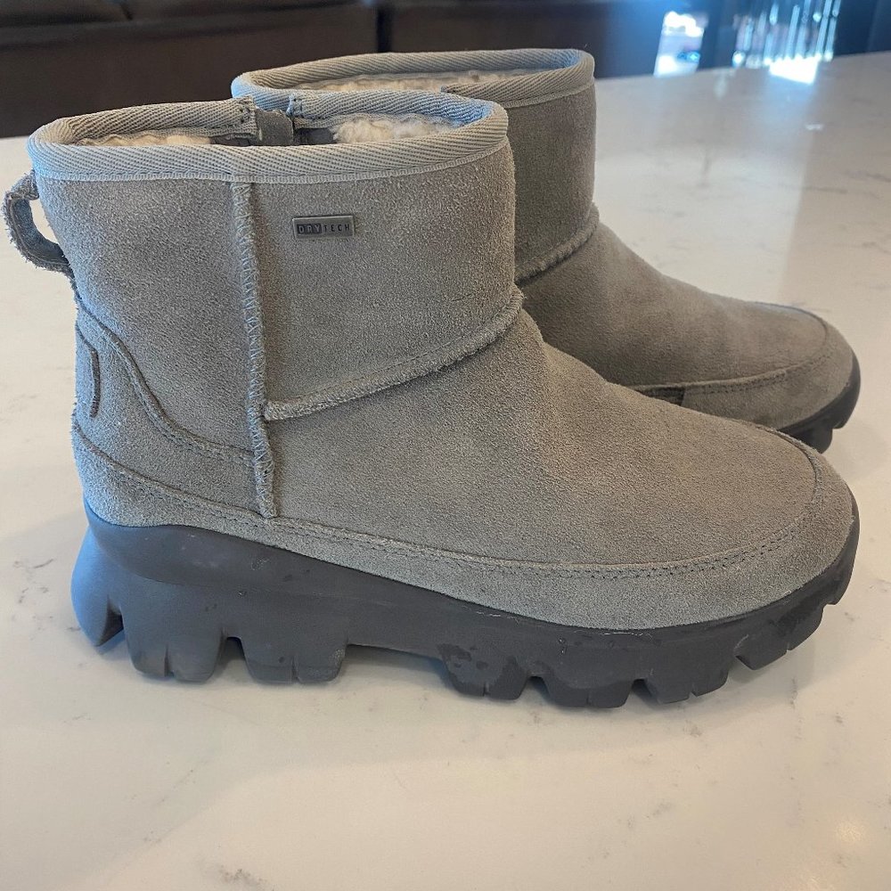 EUC Womens UGG Palomar Sneaker size 5, Charcoal